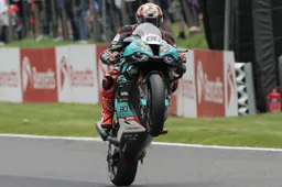 Bis di Peter Hickman nel British Superbike a Cadwell Park