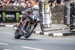 TT 2024: Jack Petrie paura nella Supertwin, è in condizioni stabili