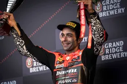 Superbike, Danilo Petrucci sorriso da podio "È tosta, siamo sempre tutti vicini"