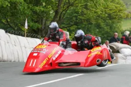 Southern 100: incidente mortale durante le prove dei Sidecar