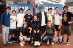 Bagnaia e Bastianini a teatro per "Bryan La corsa di una vita"