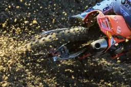 Rivoluzione Pirelli: nel Motocross arriva lo Scorpion MX32 MID SOFT