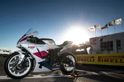Superbike: 'Piro' Replica R1, raccolti 27.000 euro per beneficenza
