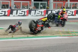 Superbike CIV: Michele Pirro, la caduta che costa carissima (Video)