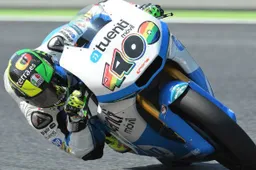 Pol Espargaro con Yamaha Tech 3 per la stagione 2014