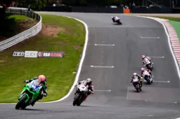 Jackson vince nel caos di Gara 2 del British Superbike ad Oulton Park