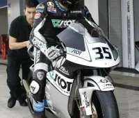 250cc: Raffaele De Rosa cerca di capire la Honda del team Scot