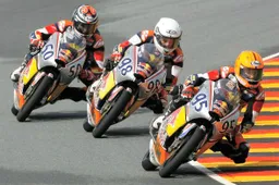 Red Bull Rookies Cup Sachsenring Gara 1: Deroue torna alla vittoria