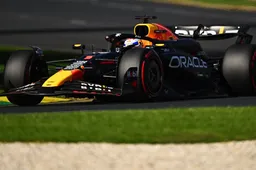 Formula 1: Verstappen un lampo davanti ad uno stoico Sainz