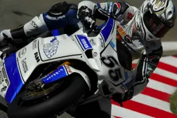 Superbike: oggi Regis Laconi sarà operato, buoni progressi