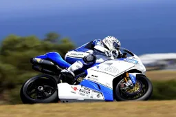 Superbike Phillip Island: prestazione incredibile per Laconi