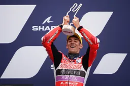 Moto3, prima gioia di Riccardo Rossi: "Podio per mio padre e Gresini"