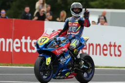 Richard Cooper con la terza Buildbase Suzuki ad Assen