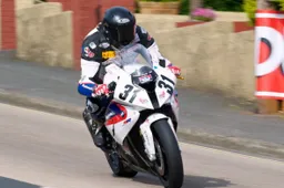 Tourist Trophy: la BMW ancora al via con Rico Penzkofer