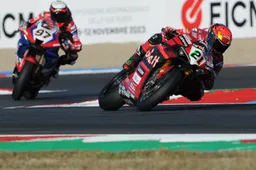 Superbike: Michael Rinaldi che battaglia, il destino legato a Marc Marquez