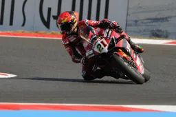 Superbike Francia Prove 2: Michael Rinaldi insegue Jonathan Rea