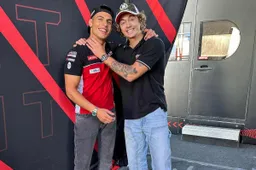 Superbike, Bassani-Rinaldi ironizzano dopo l'incidente: "Questo non è calcio"