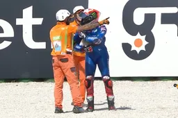 MotoGP Alex Rins litiga con un commissario "Ha fatto scoppiare l'airbag"