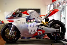 Tourist Trophy: la MotoCzysz al via del TT Zero con la E1pc