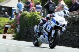 Tourist Trophy: i trofei assegnati ai vincitori e premi speciali del TT 2015