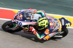 Red Bull Rookies Cup Aragon Gara 1: ancora Karel Hanika, Stefano Manzi sul podio