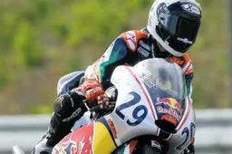 Red Bull MotoGP Rookies Cup Brno Gara 2: primo centro per Livio Loi, Stefano Manzi 3°!