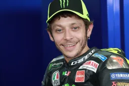 MotoGP, Valentino Rossi vola a Valencia: il test PCR è negativo
