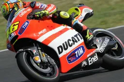 MotoGP Sachsenring Prove Libere 1: Stoner e Rossi a terra