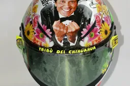 Il casco-messaggio (alla Ducati?) di Rossi "Restiamo uniti"