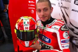 MotoGP: il casco omaggio di Valentino Rossi per Simoncelli