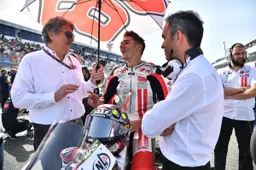 Moto3: Riccardo Rossi penalizzato per errore, Paolo Simoncelli tuona