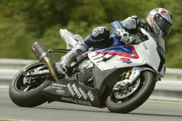 Superbike: frattura del femore per Xaus, Mazuecos sostituto?