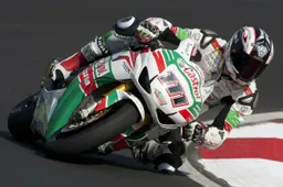 Superbike: Karl Muggeridge al posto di Ruben Xaus