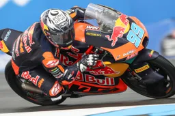 Moto3 Brno: è battaglia per metà gara, poi Rueda saluta e se ne va