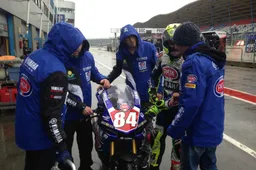 Superstock 1000 Assen Russo veloce, ma cade