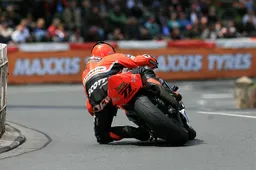 Southern 100: prime gare, Farquhar e Martin protagonisti