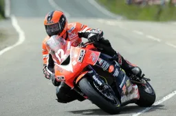 Tourist Trophy: due piloti per il team KMR Kawasaki di Ryan Farquhar