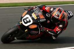 BSB Oulton Park Gara 1: Kiyonari batte Hill e si porta a -10