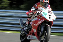 BSB Cadwell Park Prove 1: Ryuichi Kiyonari primo leader