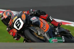 BSB Oulton Park Gara 2: disastro Hill, vince Kiyonari