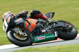 BSB Snetterton Gara 2: corsa rocambolesca, vince Kiyonari