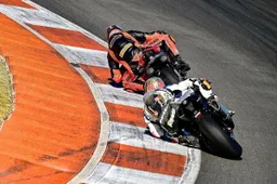 Luca Salvadori, gesto di cuore del team Pistard "Il titolo è tuo"