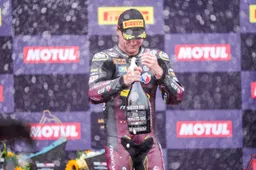 Superbike, caduta e doppio podio: la grande reazione di Sam Lowes