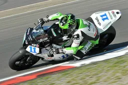 Supersport Magny Cours Prove 1: Sam Lowes in testa