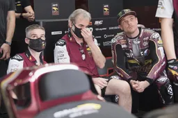 Moto2 Indonesia, Prove 1: Sam Lowes guarda tutti dall'alto