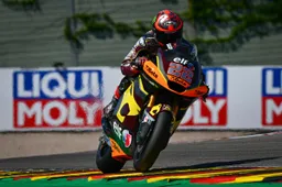 Moto2 Sachsenring: Sam Lowes in pole, Arbolino-Vietti in 3^ fila