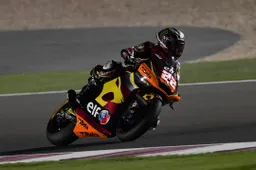 Moto2 GP Qatar: brilla Sam Lowes in pole, Fernández 2° all'esordio