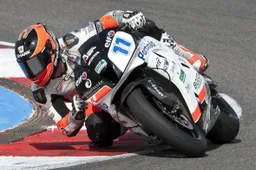 Supersport: Sam Lowes resta al team PTR Honda
