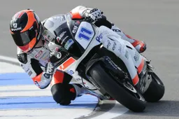 Supersport: Sam Lowes fuori gioco a Donington