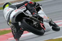 125cc Assen Prove Libere 2: prove posticipate, olio in pista
